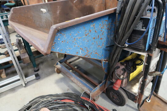 Vippecontainer med indhold