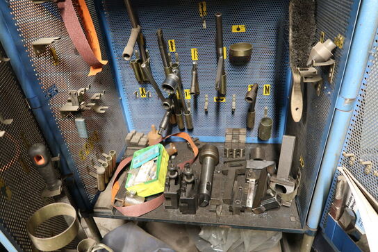 Værktøjsskab med div. Værktøj