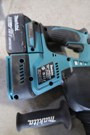 Akku borehammer MAKITA DHR243 med batteri og støvopsamler