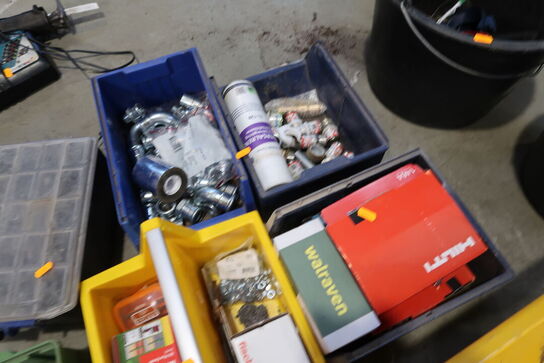 Div. Kasser med reservedele og varelager