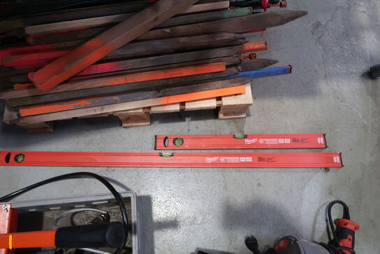 Div. Afskærmningsmateriel samt 2 stk. pakker med nedløbsrør