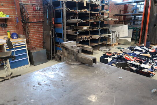 Svejsebord med skruestik