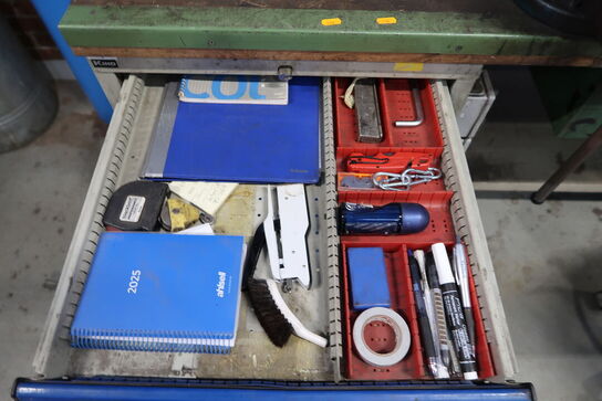Arbejdsbord med skruestik samt div. Værktøj