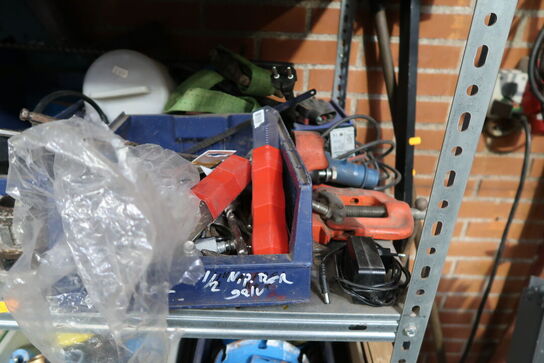 Lagerreol med div. Værktøj