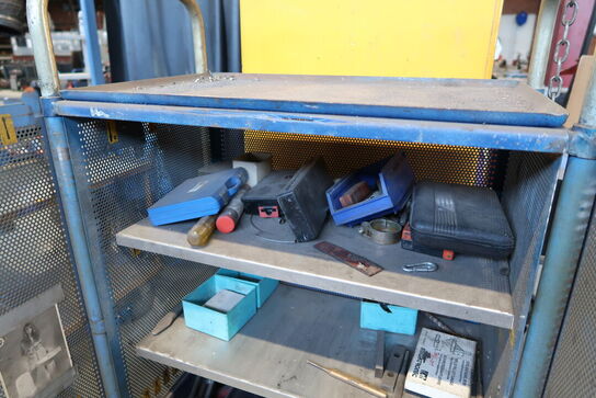 Værktøjsskab med div. Værktøj m.m.