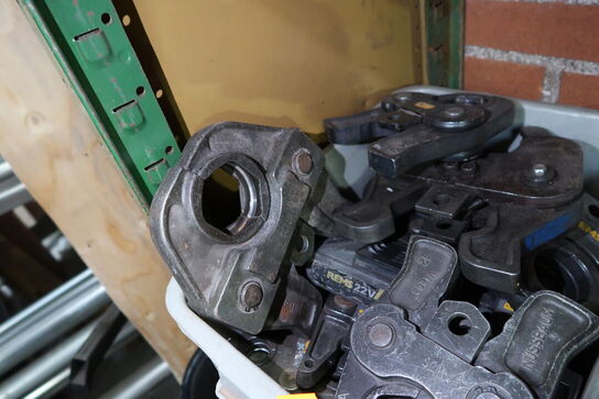 Kasse med div. Pressekæber