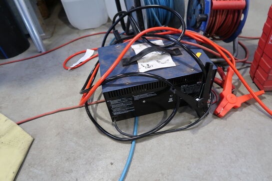 2 stk. kabeltromler samt lader EINHELL BT-BC 15