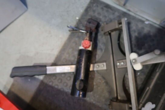 Værktøjstaske med div. Værktøj m.m.