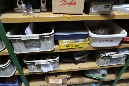 3 fag lagerreoler med div. Varelager og reservedele