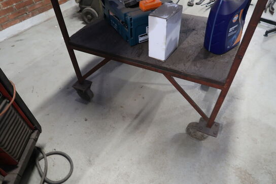 Opbevaringsvogn med indhold