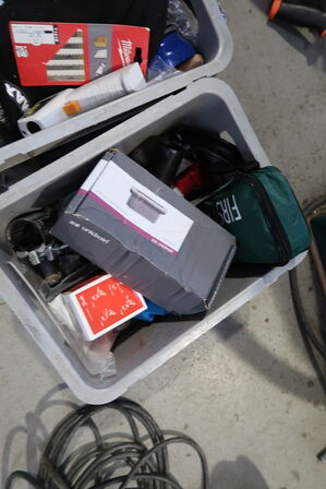 5 stk. kasser med div. Værktøj og varelager