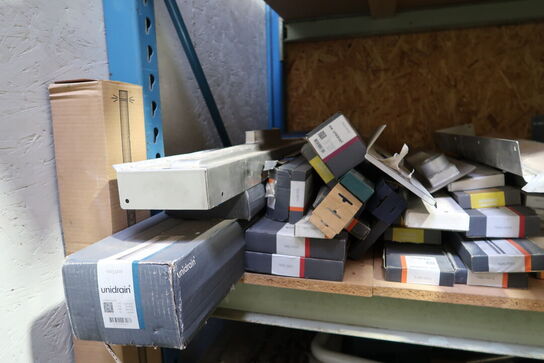 Pallereol med div. Varelager og reservedele