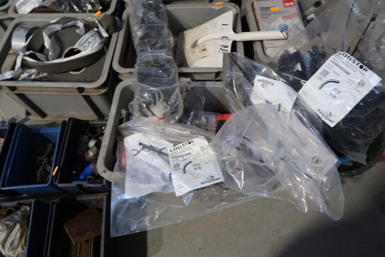 Div. Plastikkasser med varelager og reservedele