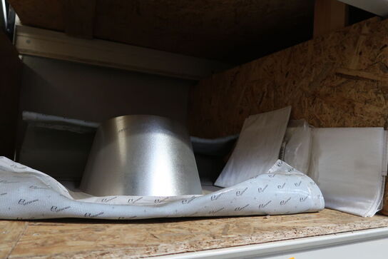 Pallereol med div. Varelager og reservedele