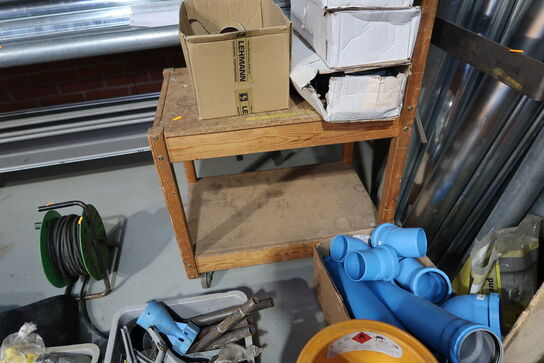 Div. varelager samt vogn med indhold