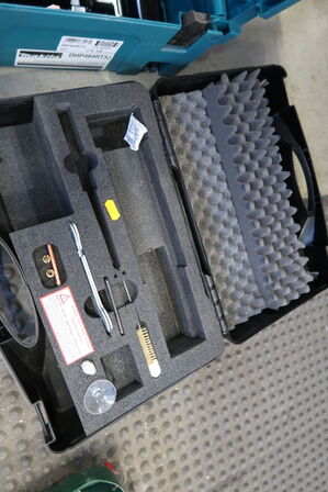 2 stk. kasser med lader MAKITA m.m.