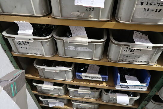 4 fag lagerreoler med div. Varelager og reservedele