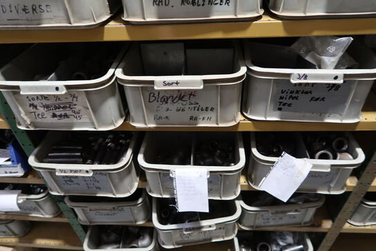 4 fag lagerreoler med div. Varelager og reservedele