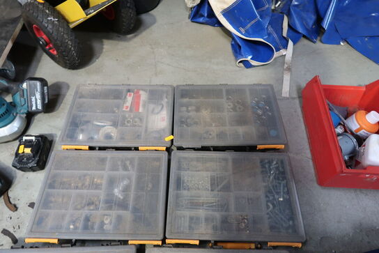 8 stk. sortimentskasser med indhold