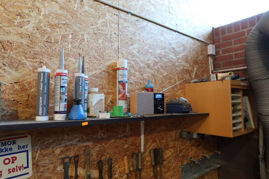 Arbejdsbord med div. Specialværktøj m.m.