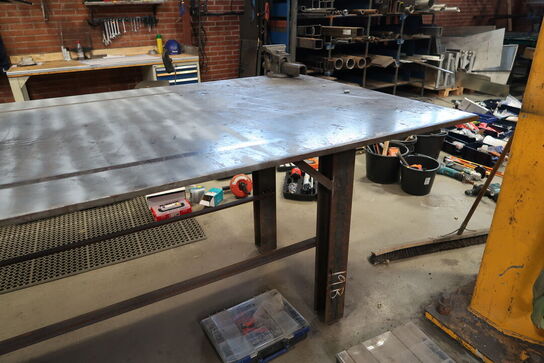 Svejsebord med skruestik