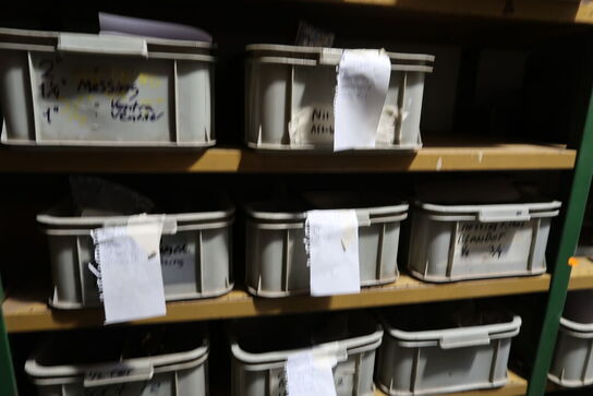 3 fag lagerreoler med div. Varelager og reservedele