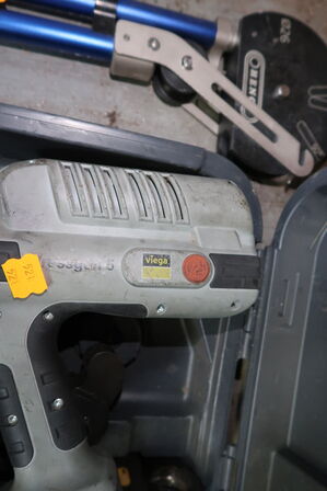 Akku pressemaskine VIEGA Pressgun 5 med 2 stk. batterier, lader m.m.