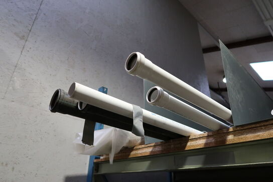 Pallereol med div. Varelager og reservedele