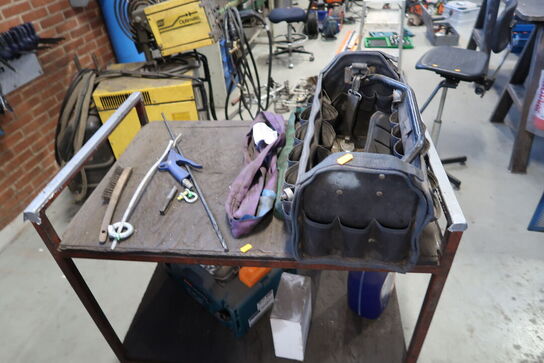 Opbevaringsvogn med indhold