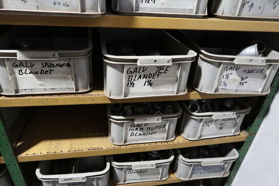 4 fag lagerreoler med div. Varelager og reservedele