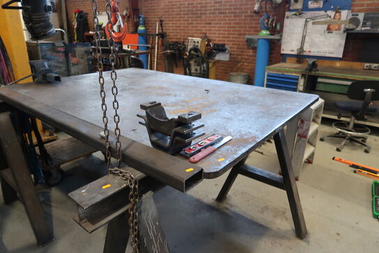 Svejsebord med skruestik