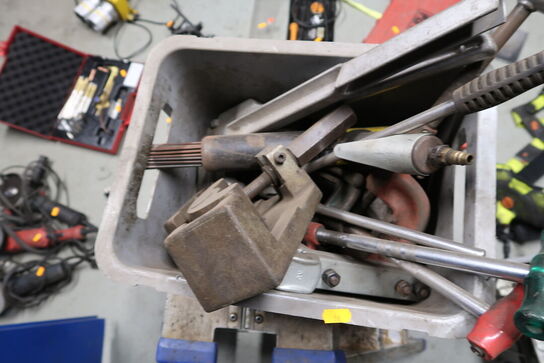 Kasse med div. Værktøj