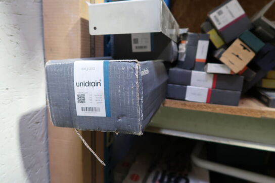 Pallereol med div. Varelager og reservedele