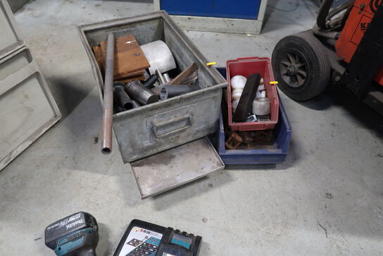 Div. Kasser med bor m.m.