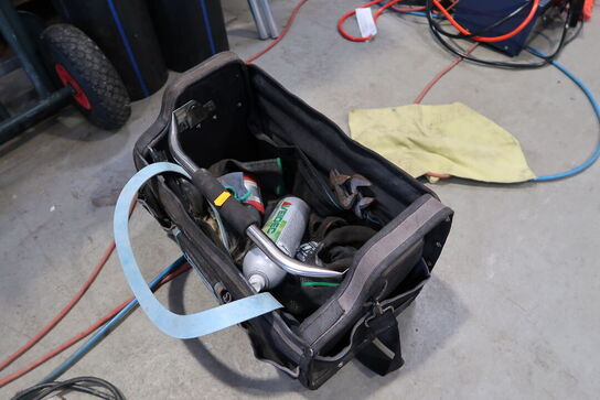 Værktøjstaske med div. Værktøj m.m.