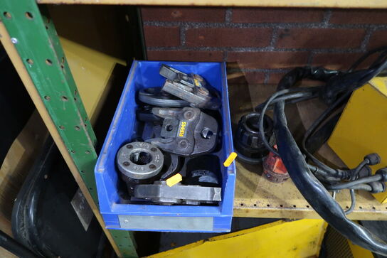 Kasse med div. Pressekæber