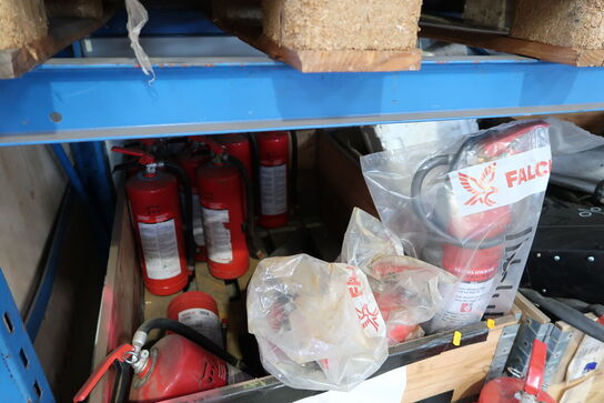 Palle med div. Pulverslukkere m.m.