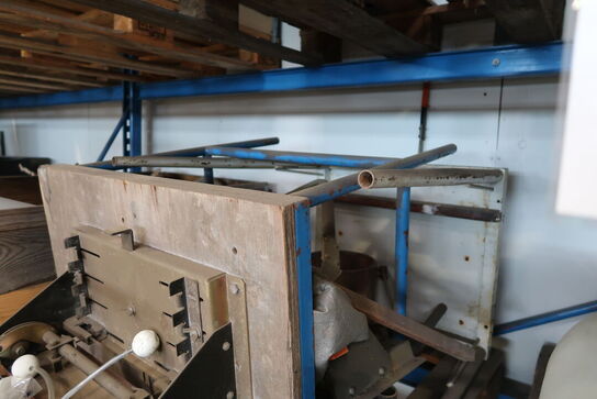 Bord med specialværktøj m.m.