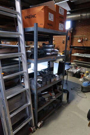 Lagerreol med div. Varelager