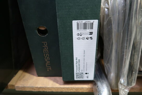 Pallereol med div. Varelager og reservedele