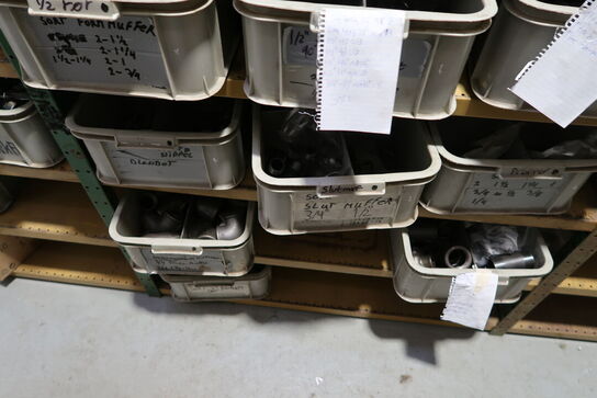 4 fag lagerreoler med div. Varelager og reservedele