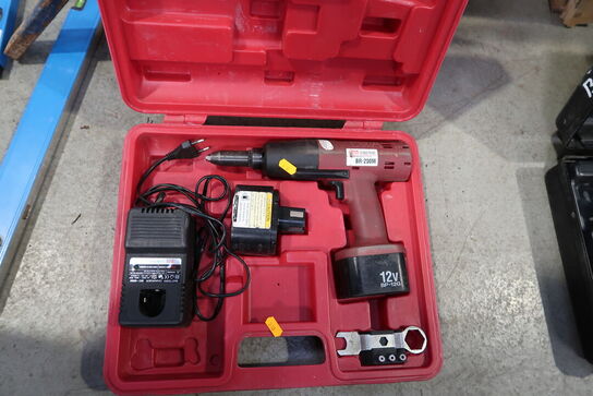 Akku riveter LOBSTER BR-200M med 2 stk. batterier og lader