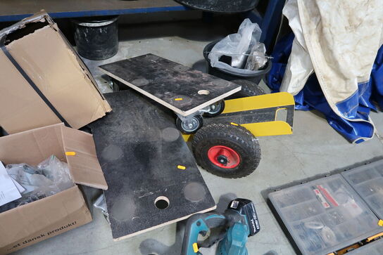 2 stk. møbelhunde samt pladevogn