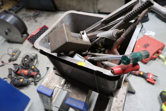 Kasse med div. Værktøj