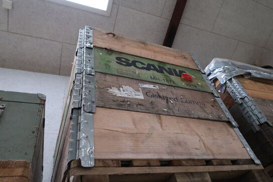 Palle med div. Reservedele og varelager