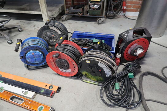 5 stk. kabeltromler samt div. Forlængerledninger