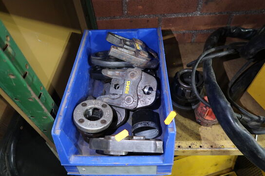 Kasse med div. Pressekæber