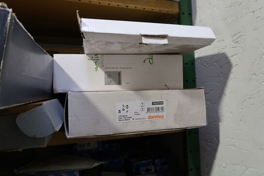 1 fag lagerreol med div. Armaturer HANS GROHE m.fl.