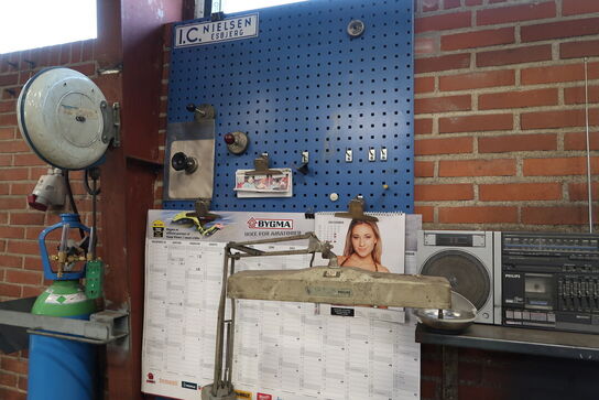 Værktøjstavle, radio m.m.