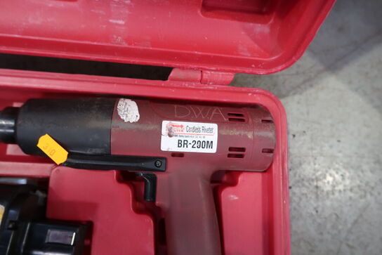 Akku riveter LOBSTER BR-200M med 2 stk. batterier og lader